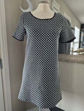Black & White Patterned Short Sleeve Shift Dress